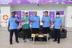 Foto Bersama Direktur Utama dan Direktur Teknik PDAM jayapura dengan Ketua dan Wakil Ketua Tim Operasional Peparnas XVI PDAM Jayapura