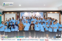 Foto Bersama Bersama Komisaris PT. AMJRN setelah melaksanakan Kegiatan Penyerahan SK Direksi kepada 53 Pejabat PT. AMJ Robongholo Nanwani (Perseroda)