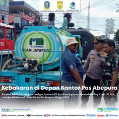 Tim bisnis mengirim satu unit mobil tangki untuk memadamkan kebakaran di Abepura, Penjabat Sekda Kota Jayapura Robby K. Awi, SE, MM turut meninjau lokasi, Minggu (14/1).
