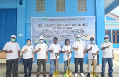 Direksi Memberikan Bantuan ke Komunitas Kampung Sereh