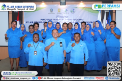 Direktur Utama Dr. H. Entis Sutisna, SE, MM, CGRM bersama pengurus Persatuan Istri Pegawai Air Minum Jayapura (PIPAM) pasca dilantik di Kanto Pusat.