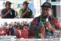 Direktur Umum Syors H. Ondi, SE memaparkan penjelasan dalam Sosialisasi Rencana Peningkatan Layanan Air Bersih di Distrik Muara Tami