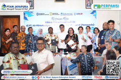 Direktur Umum Syors H. Ondi, SE menerima kunjungan tim USAID IUWASH Tangguh yang dipimpin oleh Team Leader Democracy, Rights and Governance Development Objective Lutfi Ashari.