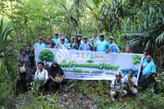 Tukang Ledeng Jayapura Gelar Aksi Tanam Pohon di Sumber Air Kamp Wolker