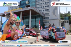 Tim Unit Bisnis PTAM Jayapura mengikuti pawai kendaraan hias dengan mengenakan busana adat kampung Tahima Soroma Kayo Pulau, sebagai rangkaian HUT ke-78 Republik Indonesia.