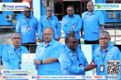 Penyerahan SK Pensiun Kepala Satuan Pengawas Interen Abdullah, SE oleh Direksi PTAM Jayapura