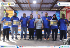 Penyerahan Penghargaan Efektivitas Penagihan bagi kantor cabang di wilayah pelayanan PTAM Jayapura pada Family Gathering 2025.